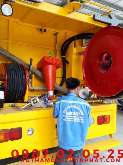 Hút hầm cầu tại Cụm CN Đại Lào