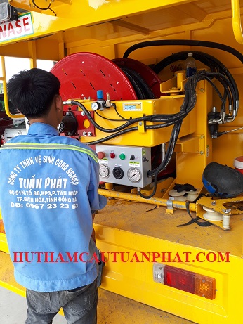 Hút hầm cầu tại KCN Sóng Thần