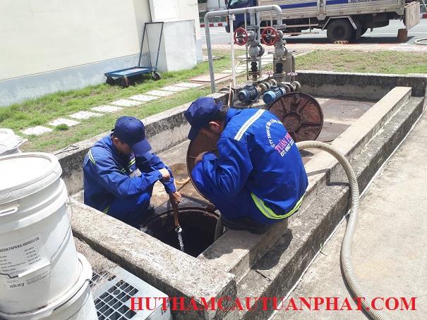 Rút hầm cầu phường Long Bình Tân