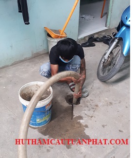 Rút hầm cầu phường Quyết Thắng